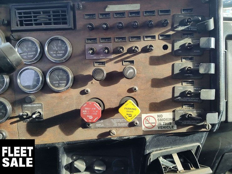 1999-peterbilt-357-image-12