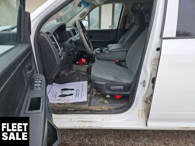 2019-ram-1500-classic-image-18