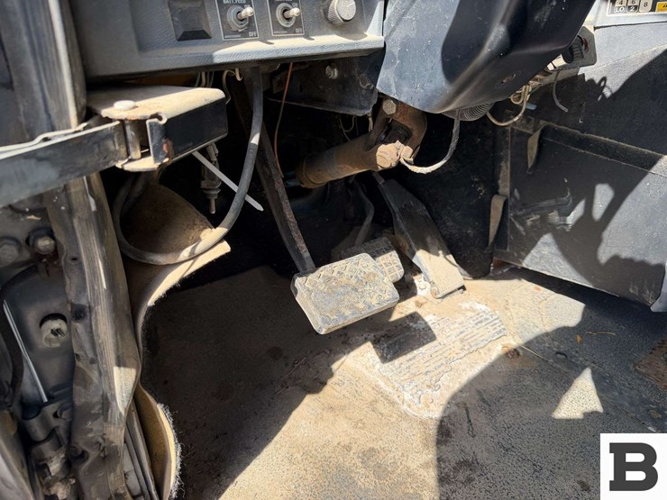 2000-mack-ch612-image-44