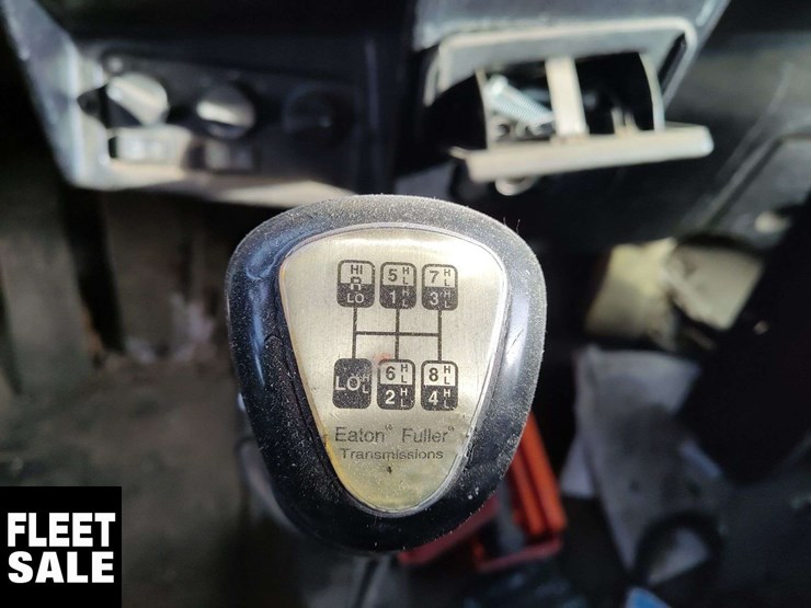 1999-peterbilt-357-image-11