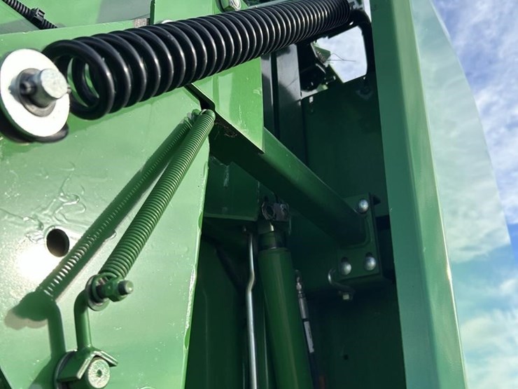 2019-john-deere-560m-image-24