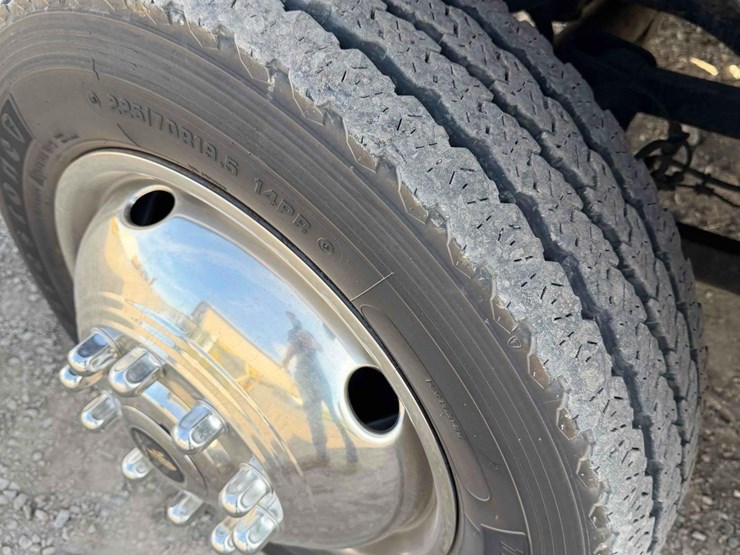 2011-ram-4500-utility-body-image-13