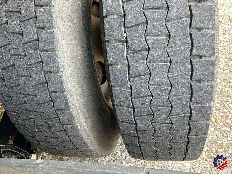 2005-kenworth-t300-image-11