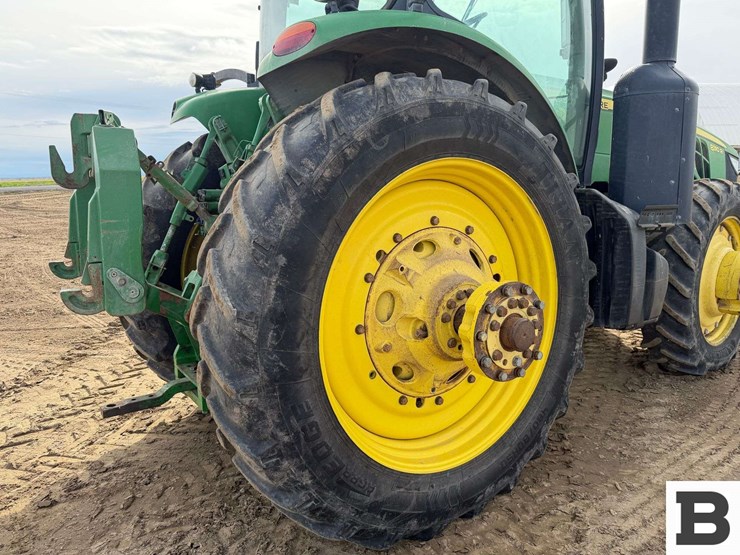 2011-john-deere-8310r-image-29