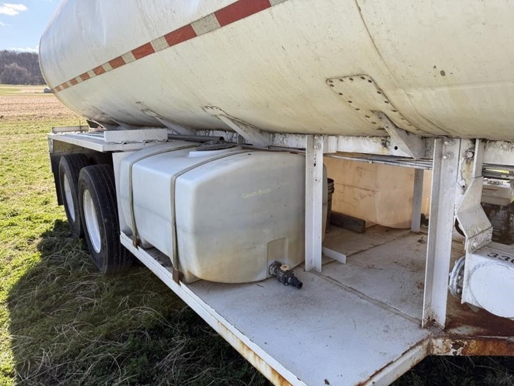 1974-heil-40'-semi-tanker-trailer-image-9