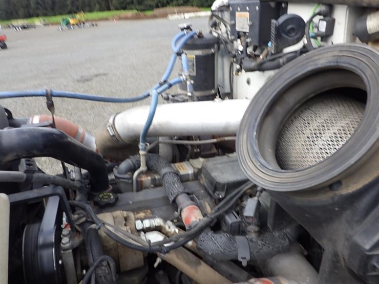 2010-peterbilt-337-image-13