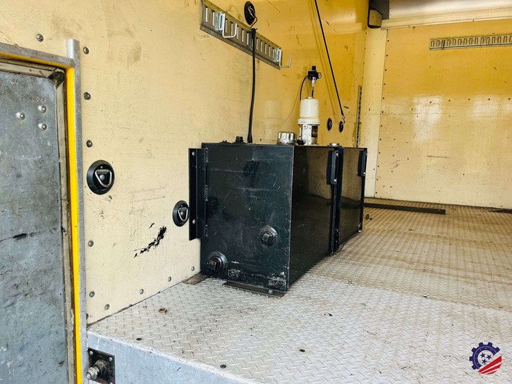 2009-gmc-savana-s/a-enclosed-roadside-service-truck-image-52