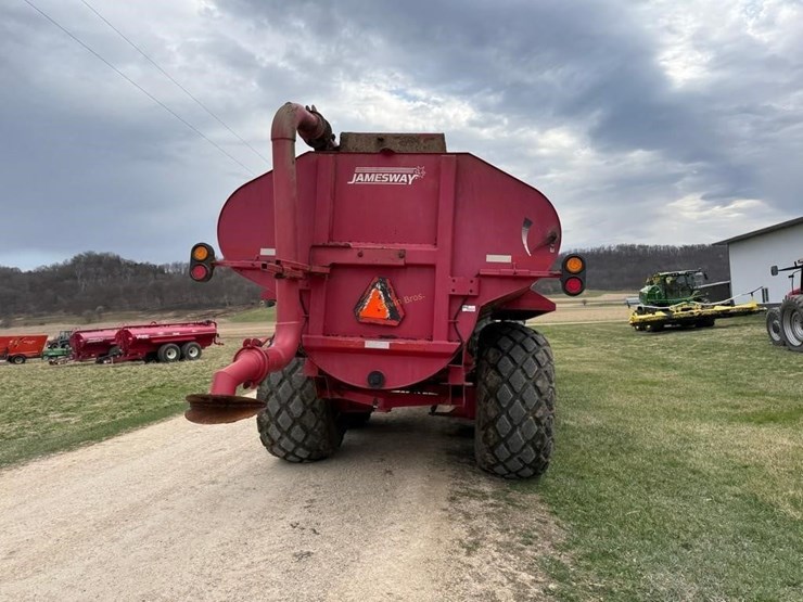 jamesway-auto-trac-5600-gallon-manure-tanker-image-5