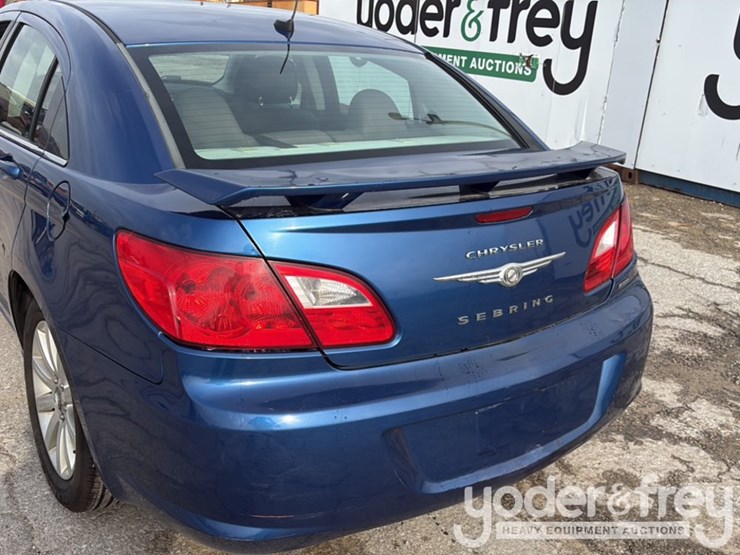 2010-chrysler-sebring-image-15