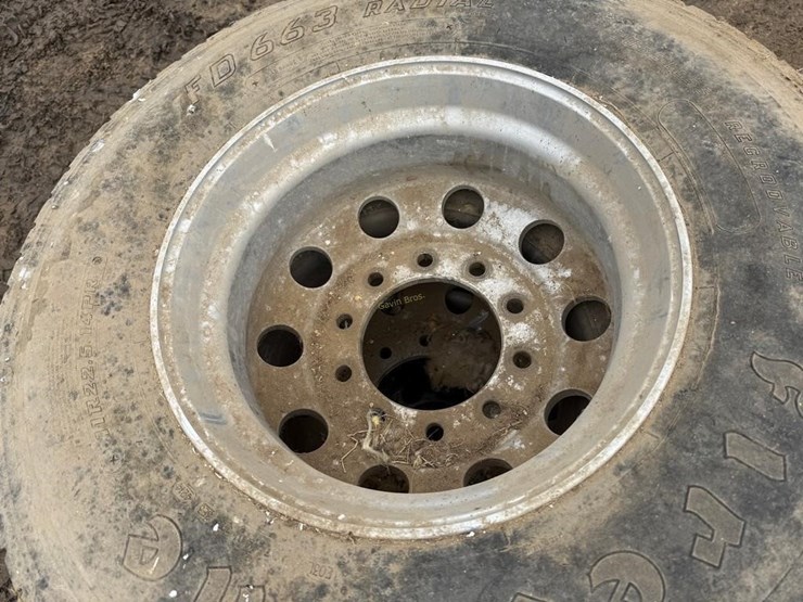 (8)-aluminum-10-bolt-11r22.5-semi-tires/rims-image-3