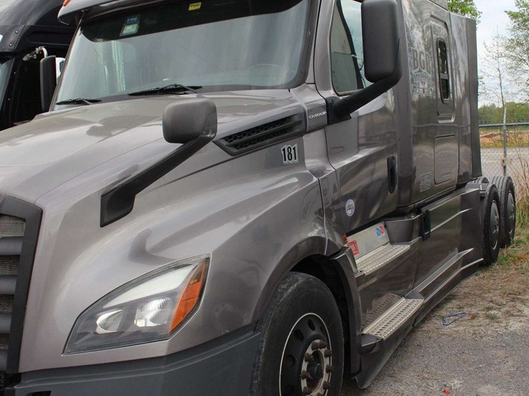 2020-freightliner-cascadia-126-image-45