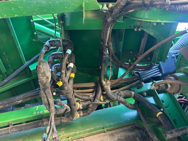 2013-john-deere-s680-image-18