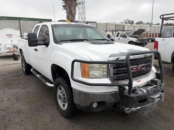 2012-gmc-sierra-2500-image-2
