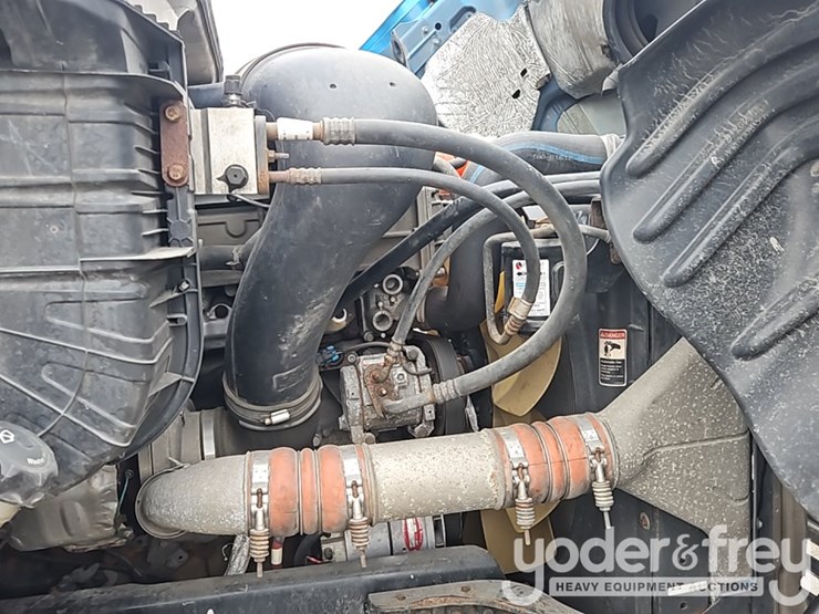 2016-freightliner-cascadia-113-image-38