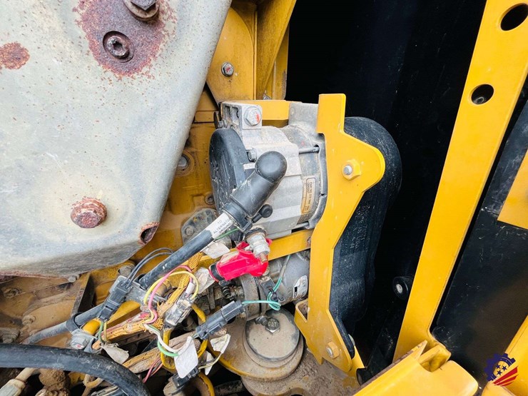 2010-caterpillar-120m-image-118