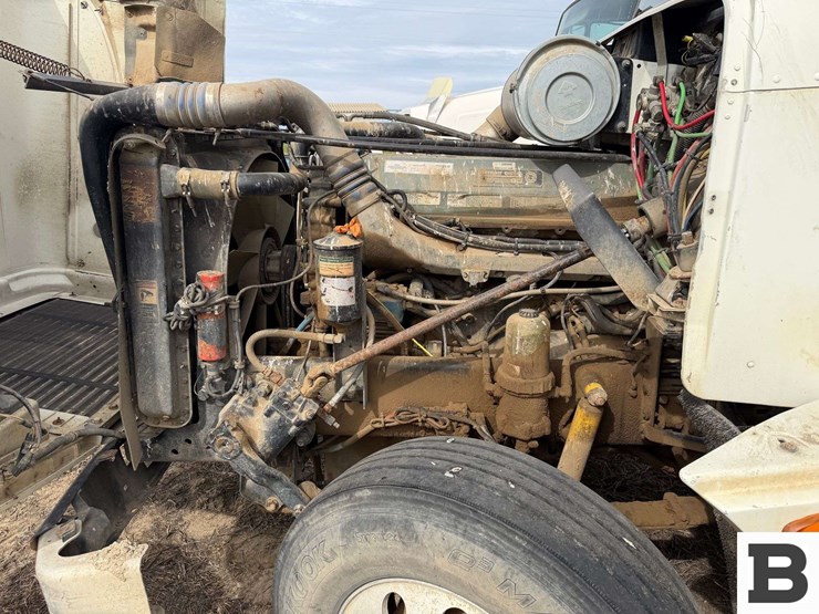 freightliner-tank-truck---non-running-truck-image-21