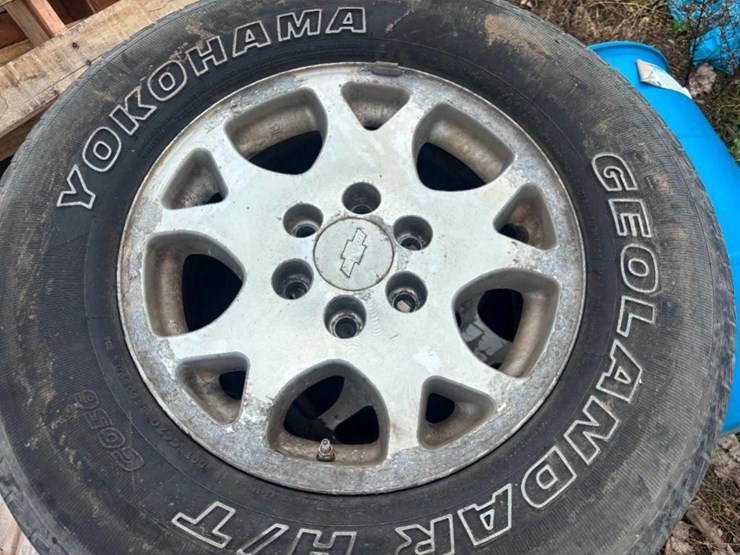 chevrolet-suburban-image-2