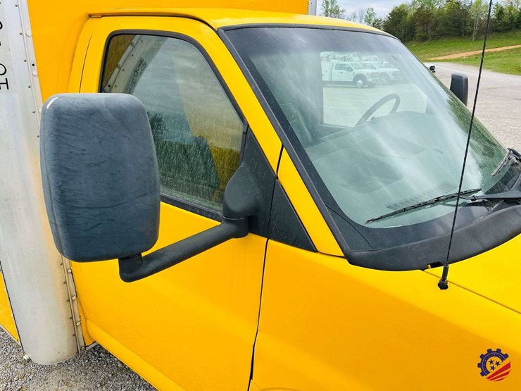 2009-gmc-savana-s/a-enclosed-roadside-service-truck-image-15