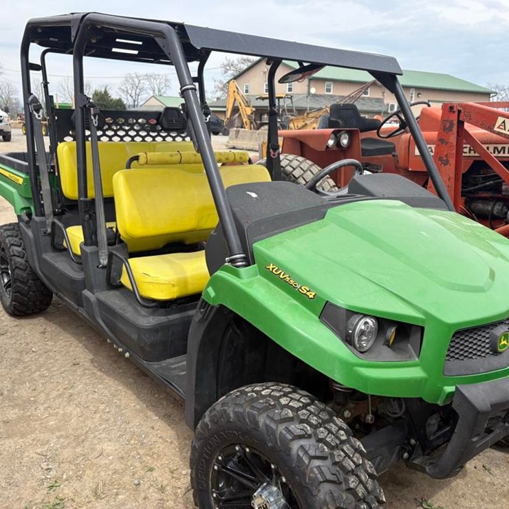 JOHN DEERE GATOR