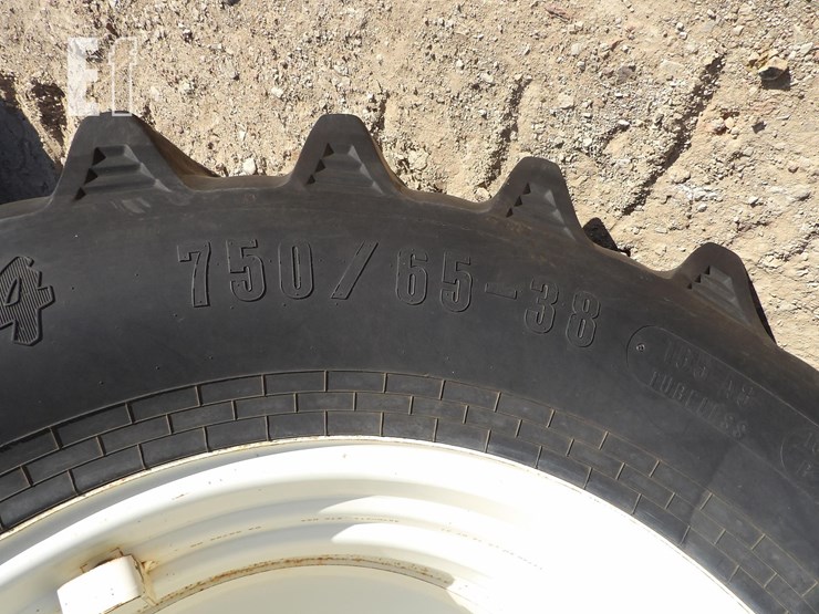 new-holland-t9040-image-26