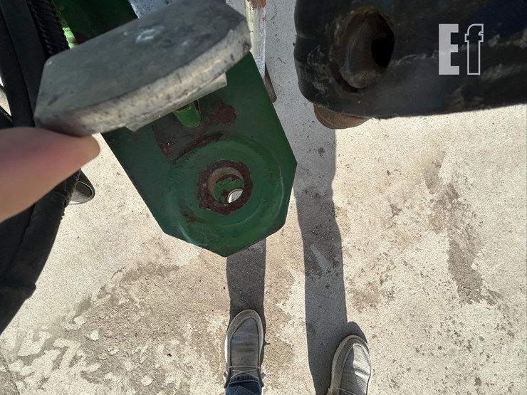 2019-john-deere-560r-image-9