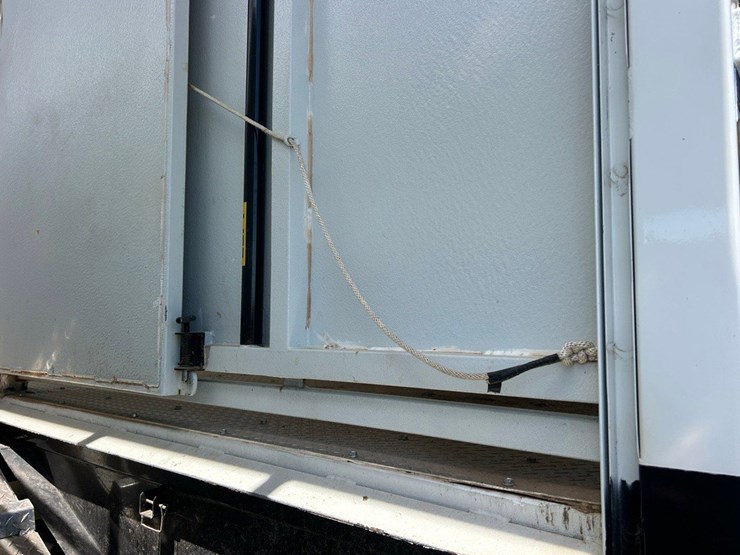 2013-neville-trailer-image-6