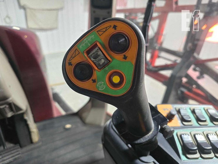 case-ih-patriot-3330-image-18