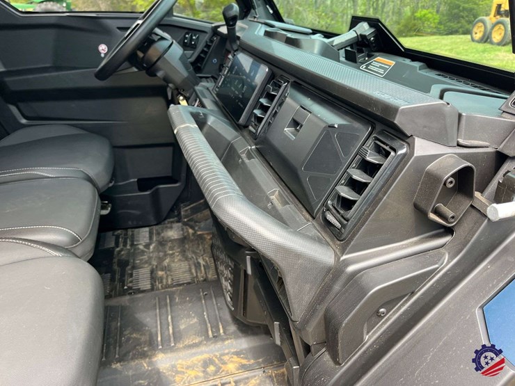 2026-can-am-defender-limited-hd11-triple-image-77