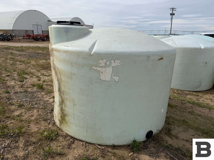 1550-gallon-round-poly-fertilizer-tank-image-3