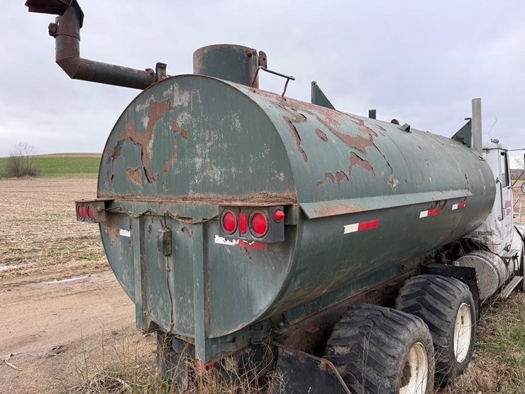 1988-white-gmc-volvo-manure-truck-image-7