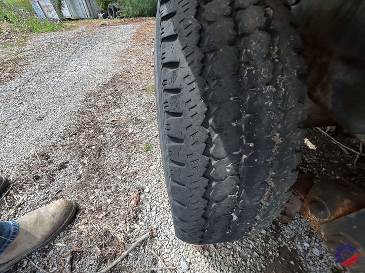 fuel-&-lube-truck-image-11