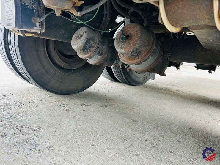 2015-vanguard-53-ft-image-16