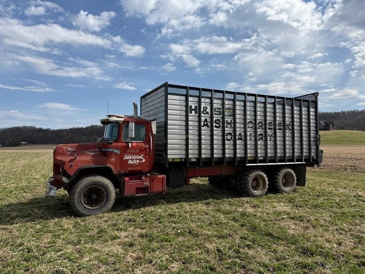 1991-mack-dm690s-image-1