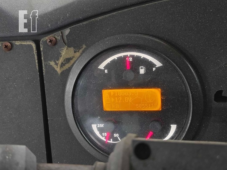 2013-caterpillar-tl943c-image-17