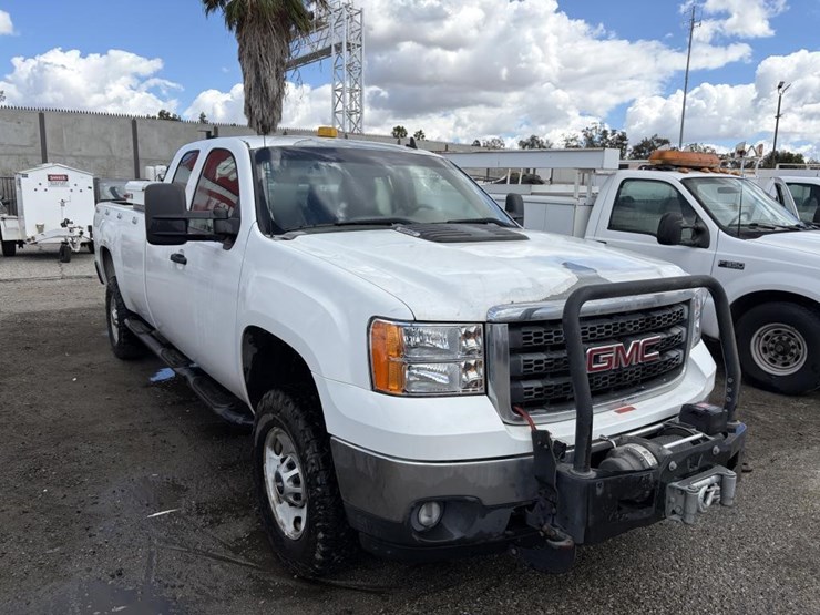 2012-gmc-sierra-2500-image-2