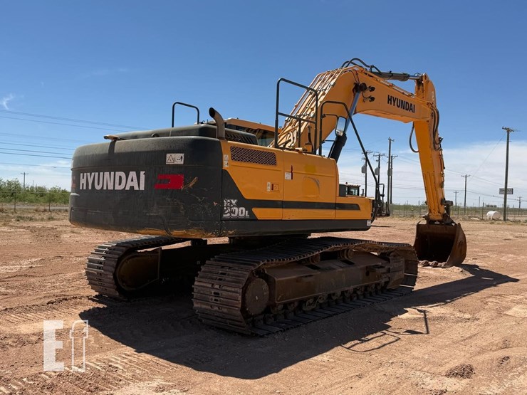 2017-hyundai-hx300l-image-3