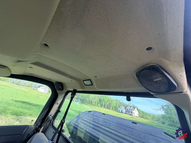 2024-john-deere-gator-xuv-835r-image-42