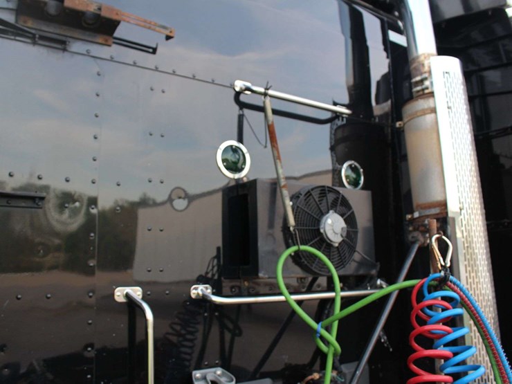 2019-peterbilt-579-image-5