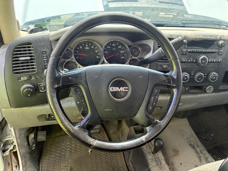 2012-gmc-sierra-2500-image-13