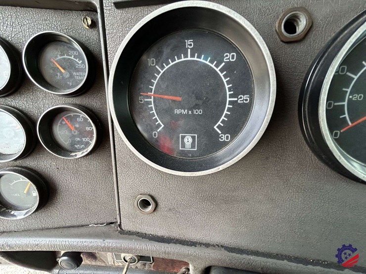 2005-kenworth-t300-image-82