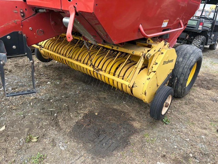 new-holland-br7060-image-3