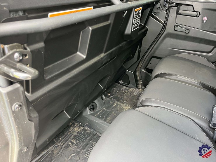 2026-can-am-defender-limited-hd11-triple-image-70