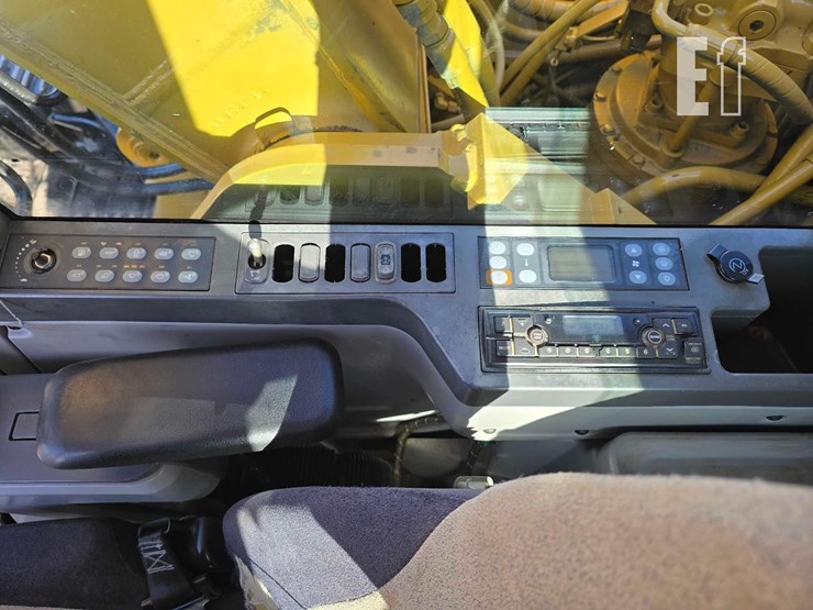 2017-caterpillar-326fl-image-18