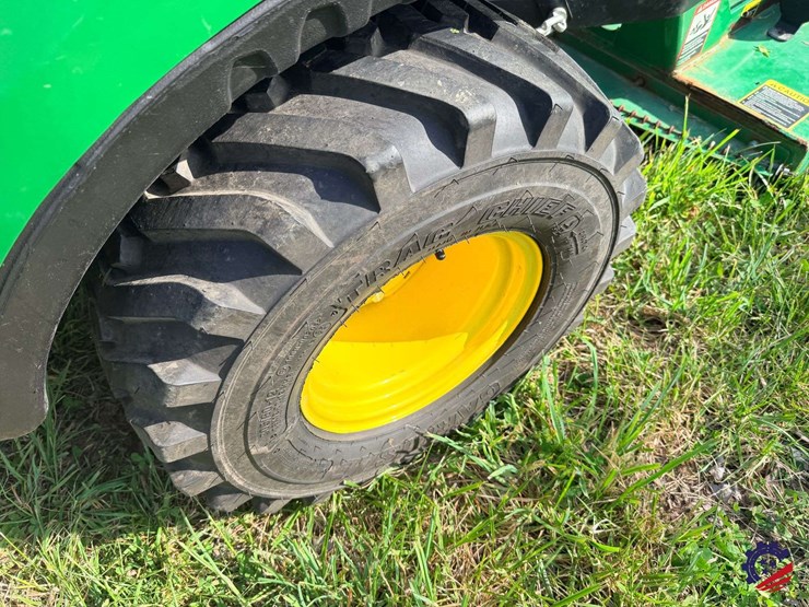 2025-john-deere-1023e-image-25