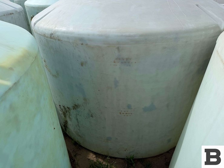 1550-gallon-round-poly-fertilizer-tank-image-5