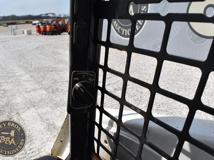 2016-bobcat-t590-image-38