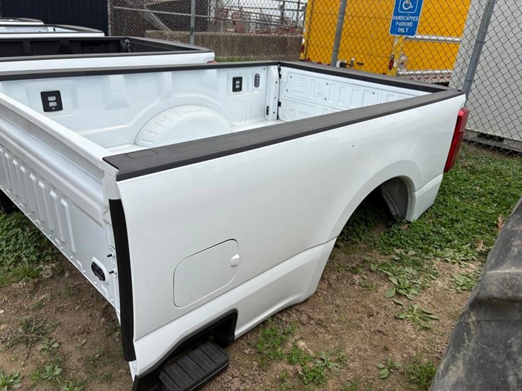 2024-ford-8-ft-image-3