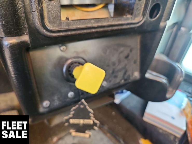 2005-peterbilt-385-image-15