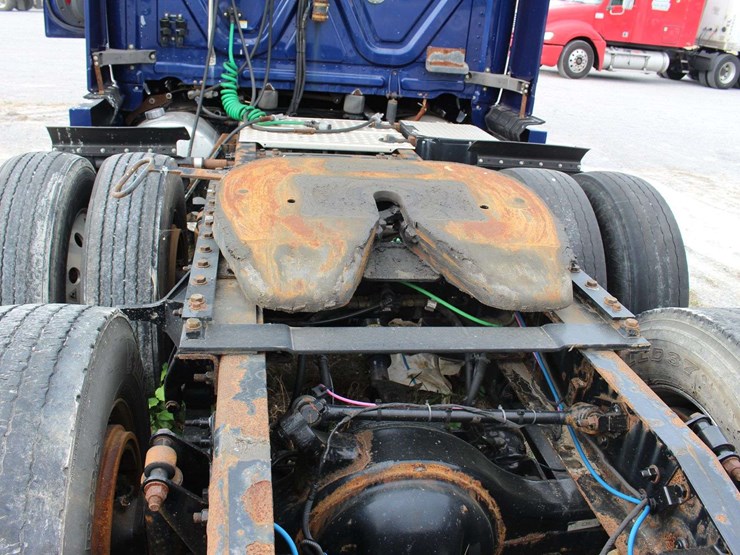 2018-freightliner-cascadia-126-image-46