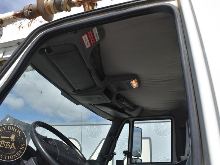 2005-international-durastar-4300-image-34